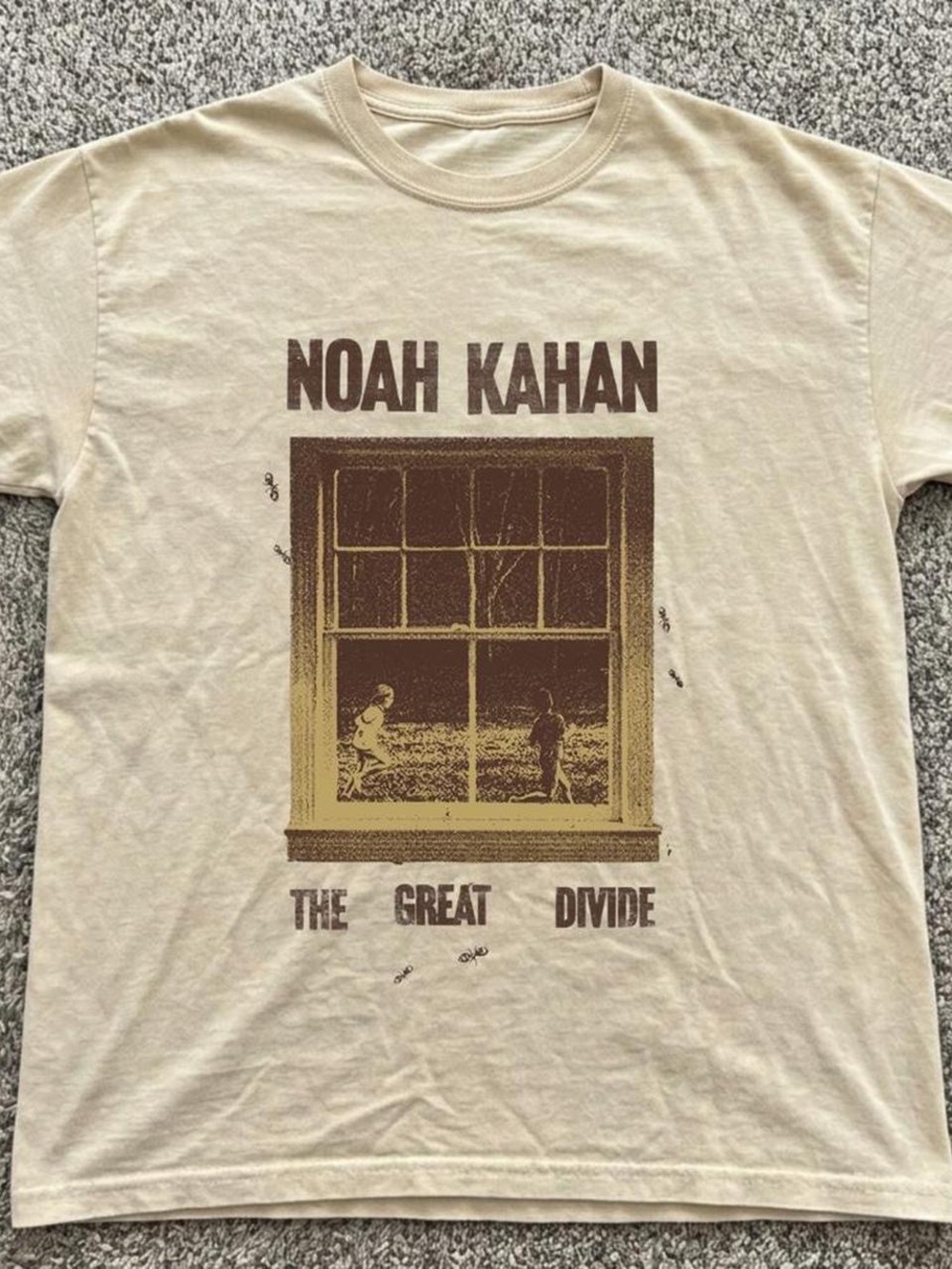 Gildan Cream Noah Kahan 'The Great Divide' Graphic Tee